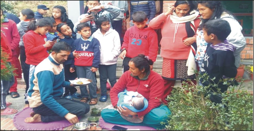 “छोरीप्रतिको मोह” बेवारिस नवजात शिशु प्राप्तिका लागि निम्न वर्गदेखि धनाढ्यसम्मको लर्काे