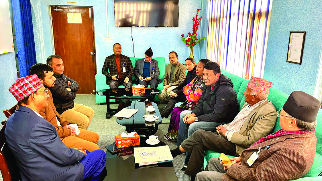 स्वास्थ्य सेवाबारे स्थानीय जनप्रतिनिधिसँग छलफल गर्दै नेपाल मेडिकल कलेज