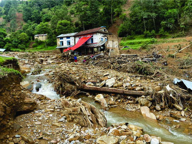 गत आश्विन ११ र १२ को वर्षाले ल्याएको वितण्डाबाट दशकौंको मृत्यु, आधा दर्जन बेपत्ता, खेतीयोग्य भूमि पहिरो र बगरमा परिणत, हजारौं परिवार विस्थापित