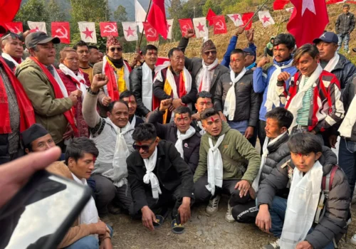 दुप्चेश्वरमा कांग्रेस र एमाले परित्याग गरी सयौं नेता-कार्यकर्ता कम्युनिस्ट पार्टीमा प्रवेश