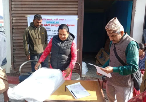 मध्यमार्ग कृषि सहकारीका ३५ सदस्यलाई १३६ प्लाष्टिक टनेल वितरण