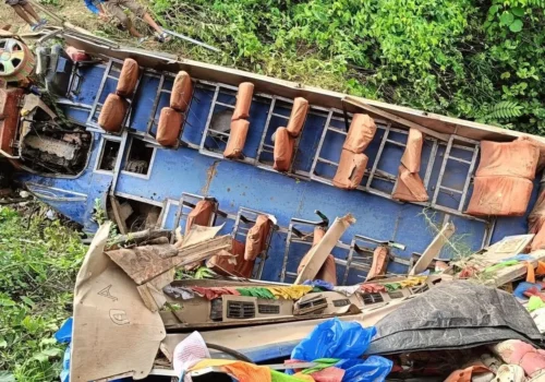 बुचाकोट दुर्घटना अपडेट : १६ जना घाइतेको उपचार हुँदै, ८ मृतक मध्ये ६ जनाको सनाखत