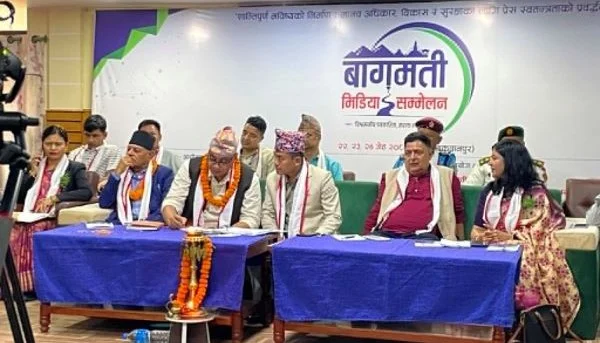 निजि सञ्चार क्षेत्रमा सरकारी विज्ञापन रोक्ने निर्णय सच्याउन प्रधानमन्त्रीको निर्देशनमा कर्मचारीको आलटाल