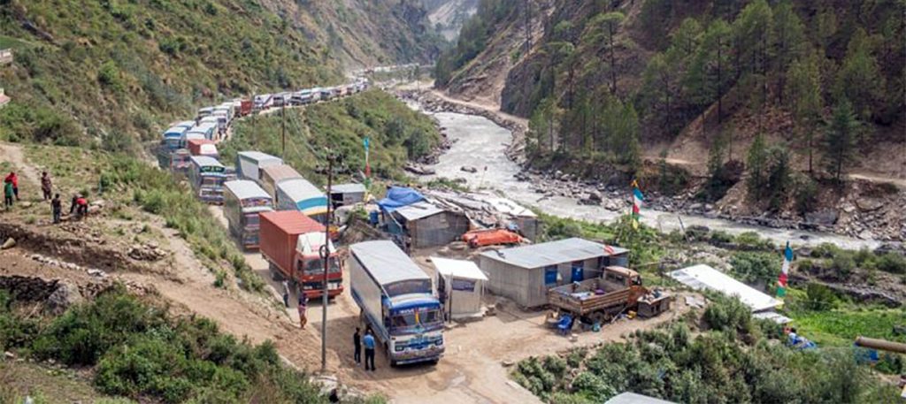 रसुवागढी मितेरी पुलमा दुई दिन मालवाहक सवारी आवागमन बन्द, बेलीब्रिजको प्राविधिक परीक्षण हुँदै