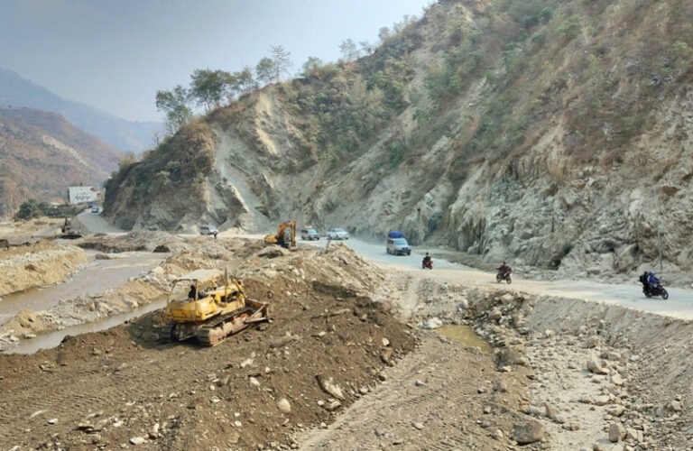 बीपी राजमार्गमा राति सवारी आवागमन बन्द