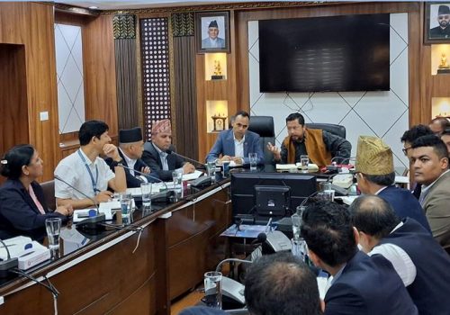 काठमाडौंका झुण्डिएका तार हटाउन सरकारको समयसीमासहित अभियान, साउन दोस्रो सातादेखि ६ क्षेत्रमा काम सुरु