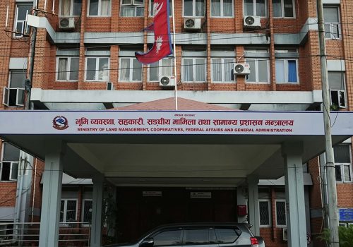 बाढी–पहिरोको जोखिम बढेपछि स्थानीय तहका कर्मचारीलाई कार्यालयमै उपस्थित रहन सरकारको निर्देशन