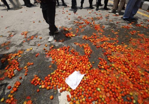 कृषि बिमा र समर्थन मूल्यको माग गर्दै माइतीघरमा किसानको विरोध