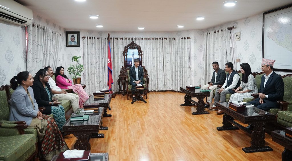 सभामुख डीपी अर्यालले प्रमुख सचेतकहरूसँग छलफल गर्दै, प्रतिनिधिसभा बैठकको तयारी