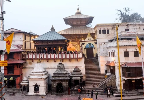 साउनको पहिलो सोमबार: पशुपतिनाथसहित देशभरका शिवालयमा भक्तजनको घुइँचो