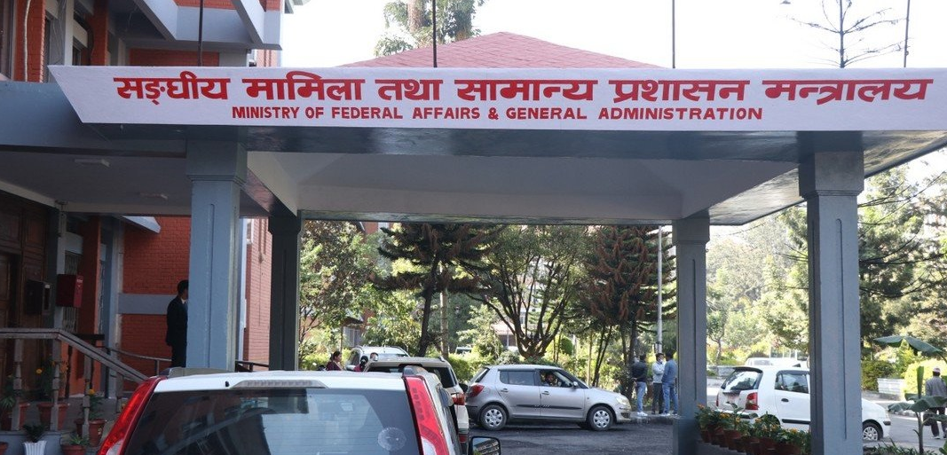 पेन्सन वा उपदान लिई करारमा कार्यरत कर्मचारी आजदेखि हटाइने