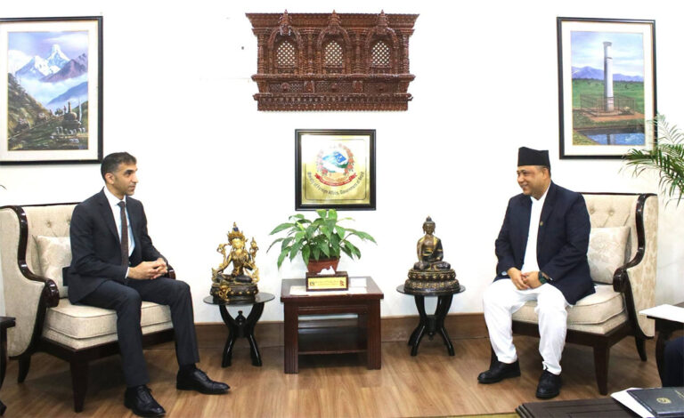 नेपाल–यूएई सम्बन्ध सुदृढ बनाउन परराष्ट्रमन्त्री खनाल र यूएई व्यापारमन्त्रीबीच छलफल