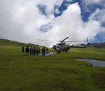 बडीमालिकामा फोर–जी सेवा विस्तारका लागि हेलिकप्टरबाट सञ्चार उपकरण ढुवानी