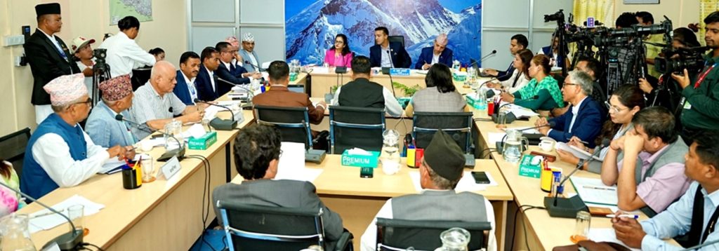 कालोबजारी गर्ने पेट्रोलपम्प र ग्यास डिलरको इजाजत खारेज गर्न निर्देशन