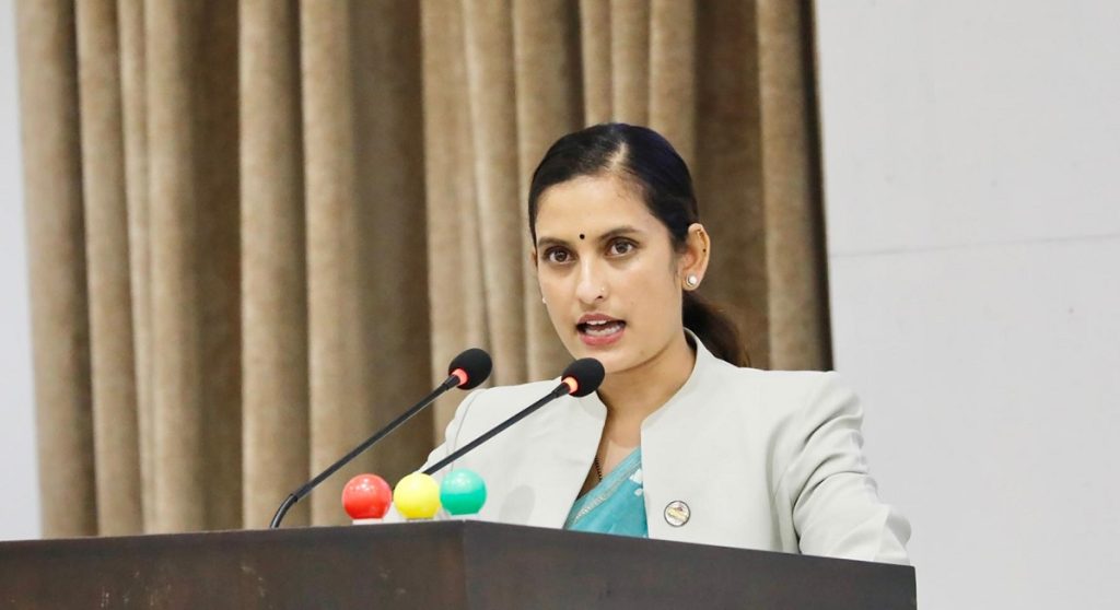 सार्वजनिक यातायातमा लैङ्गिक हिंसा रोक्न प्रविधिमा आधारित सुरक्षा प्रणाली प्रभावकारी बनाइन्छ : मन्त्री सीता बादी