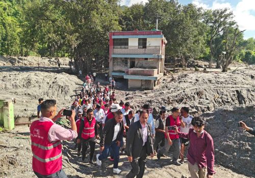 देखेर पनि नदेखेझैँ गरी हिँड्ने प्रधानमन्त्रीको कार्यशैली समस्याको जड : प्रचण्ड
