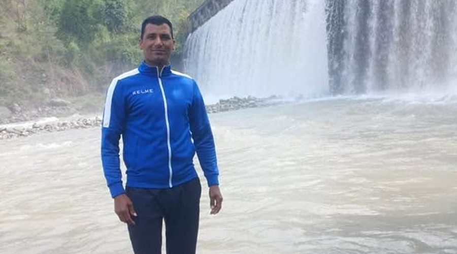 बाढीले बगाउँदा पनि हार मानेनन् गोताखोर रमेश, आफूसँगै मजदुरको पनि ज्यान बचाए