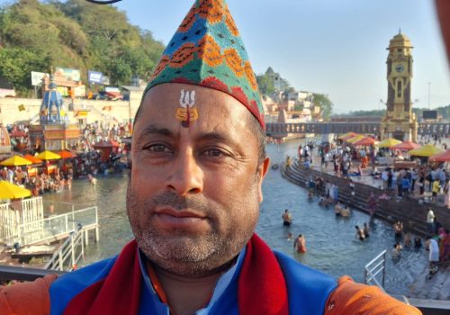 अशौच अवस्थामा यज्ञोपवीत दाहिने कानमा किन राखिन्छ?