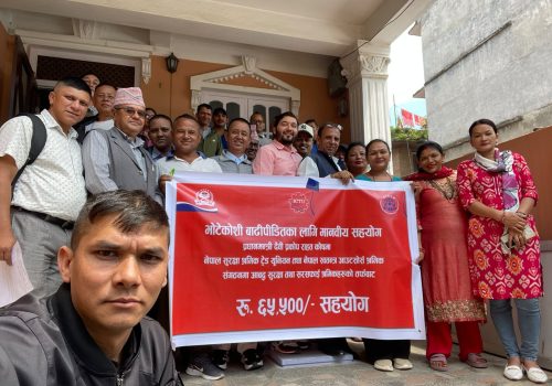 भोटेकोशी बाढीपीडितका लागि सुरक्षा तथा आउटसोर्स श्रमिकद्वारा ६५ हजार ५ सय सहयोग