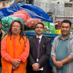 बाढीले घरबार उजाडेपछि नुवाकोट पुगे शिव शक्ति बाबा, १ लाख ८० हजारको राहत वितरण