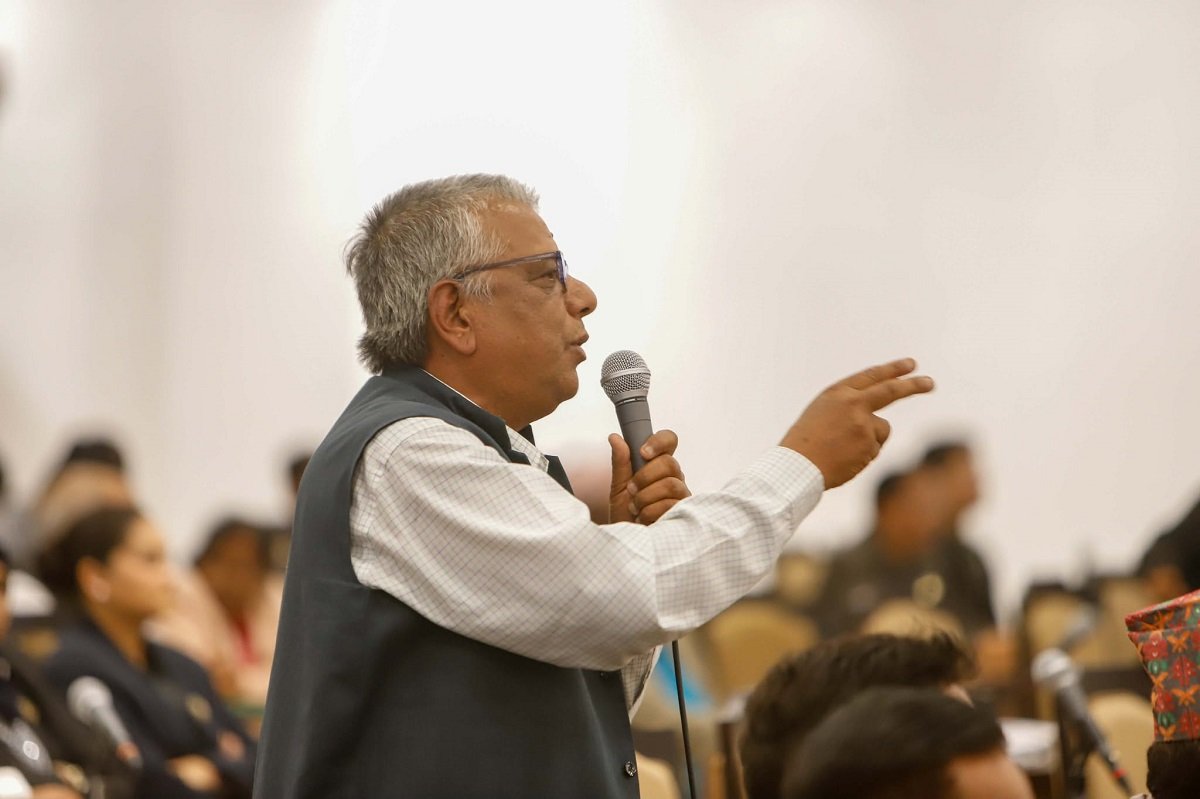 सांसद भरत खड्का संसद् बैठकमै लडे, स्वास्थ्य इकाइमा उपचार जारी