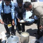ग्यास अभावविरुद्ध विद्यार्थीको प्रतीकात्मक विरोध, दाउरा बालेर पकाए भात