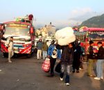 दसैँ मनाएर काठमाडौँ फर्किनेको चाप बढ्यो, सडक र बसपार्कमा यात्रुको भीड