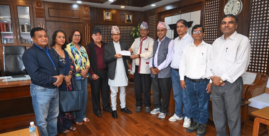 रसुवा बाढीपीडितका लागि डिप्लोमा इन्जिनियर्स एशोसिएसनद्वारा २ लाख ५ हजार सहयोग
